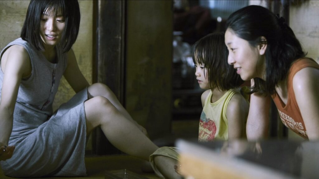 映画「万引き家族」